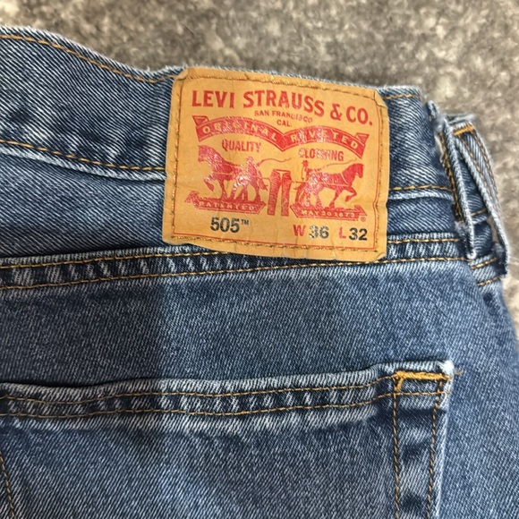 Levi’s Men’s 505 Size 36X32 - Picture 2 of 3